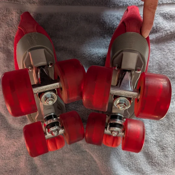 Red Suede Roller Skates - Picture 5 of 9